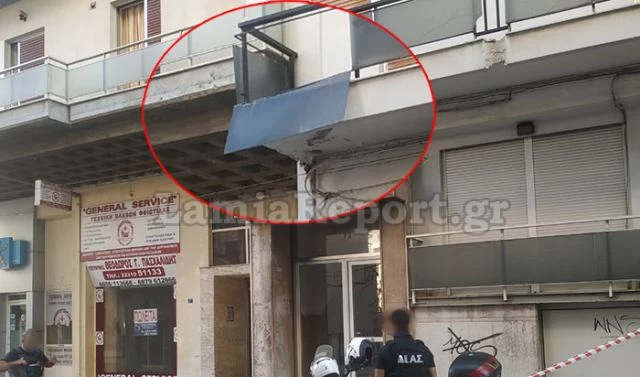 Παραλίγο τραγωδία στη Λαμία – Τζάμι ξεκόλλησε από μπαλκόνι! (εικόνες)